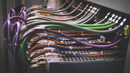 Pourquoi faire installer un c&acirc;blage r&eacute;seau informatique par un &eacute;lectricien qualifi&eacute; ?